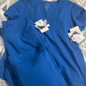 Womens scrub set large, reg length. Junior fit.
